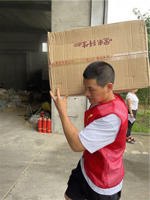 明星网红支援抗洪物资,抗洪物资传递爱心力量